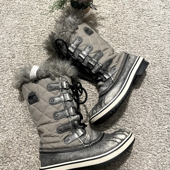 Sorel Shoes - Gray Sorel boots